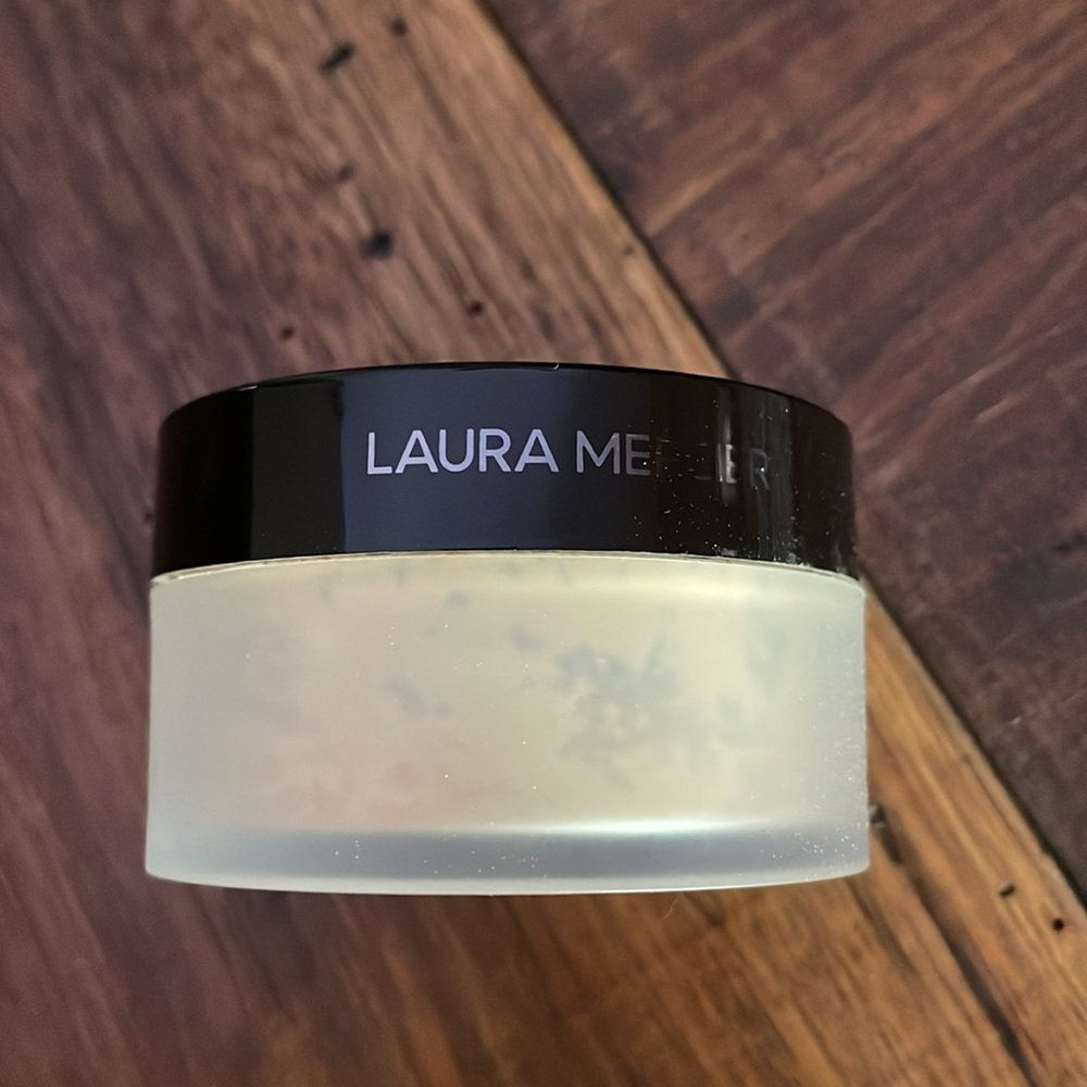 Laura Mercier setting powder